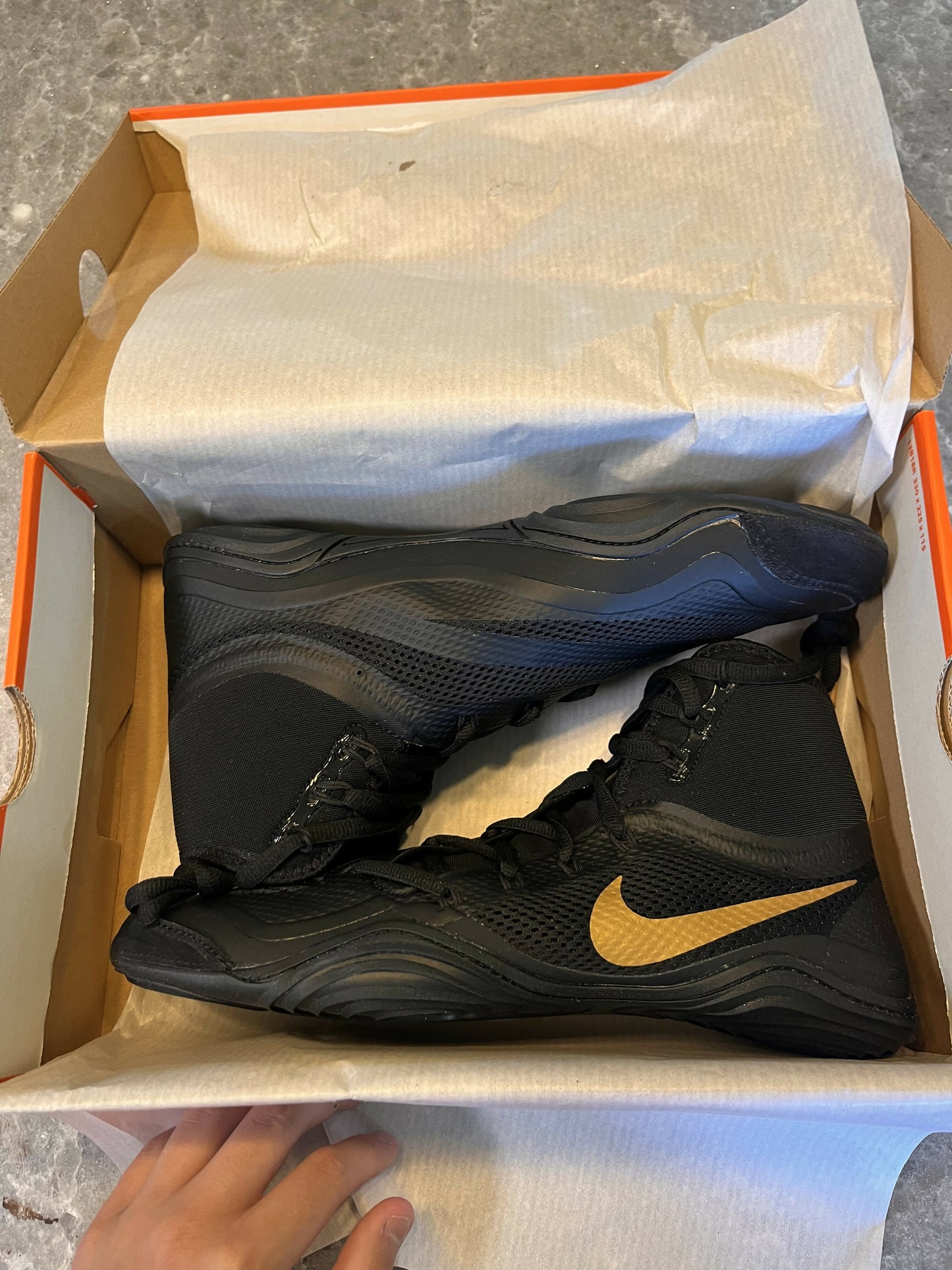 Gold and black hypersweeps Size 11